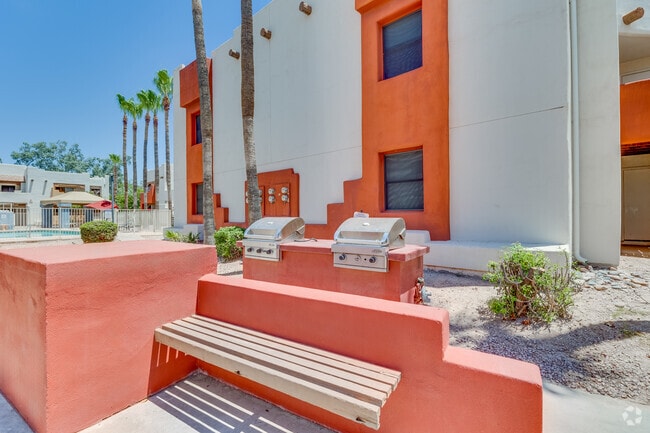 Grills - Tempe La Mirage Apartments
