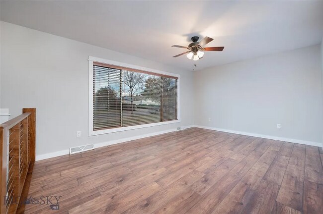 Foto del edificio - Spacious and Upgraded, Pet Friendly 4 Bed,...