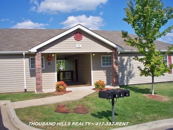 Foto principal - 3 Bedroom 2 Bath Apartment on the top floo...