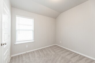 Building Photo - 2031 Stella Pne Dr