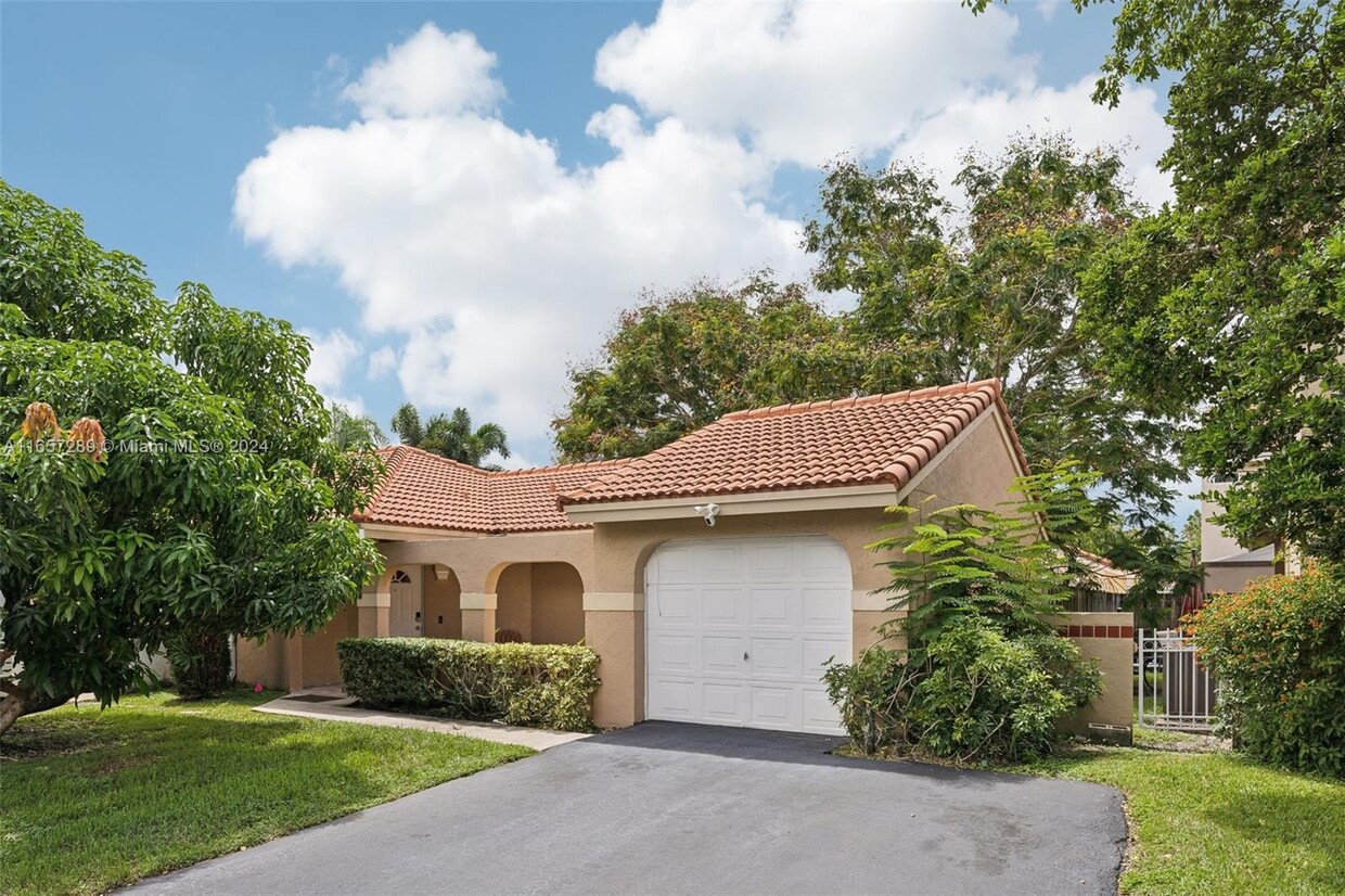 Primary Photo - 1350 Seagrape Cir
