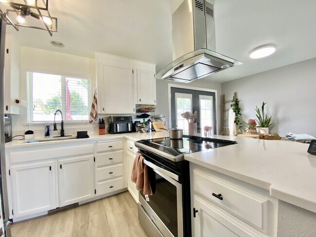 Foto del edificio - 3 Bedroom Home in West Valley