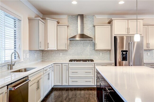 Foto del edificio - 827 Stone Ridge Ln NE
