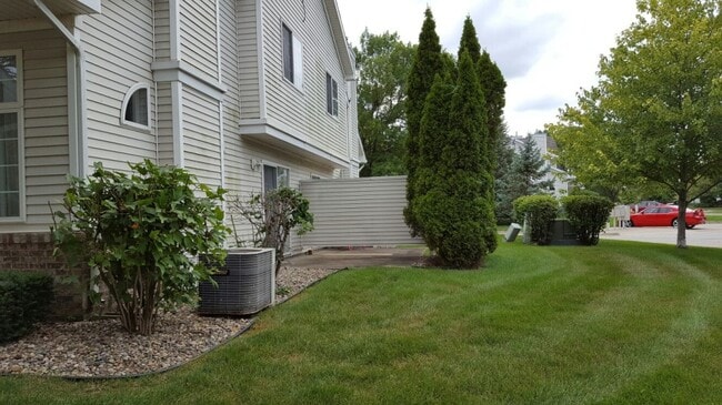 Building Photo - 150 S Prairie View Dr