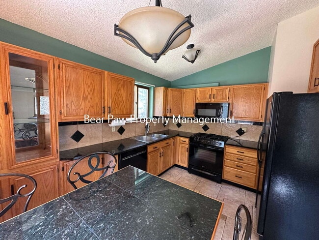 Foto del edificio - "Charming 3-Bedroom Retreat with 2 Full Baths in Conifer"