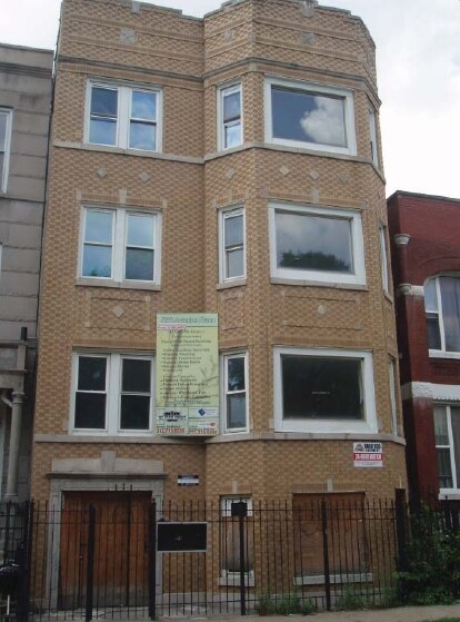 Foto del edificio - 1330 N Artesian Ave