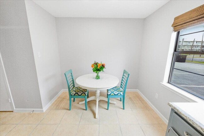 Foto del edificio - Baylor 2 Bedroom Condo