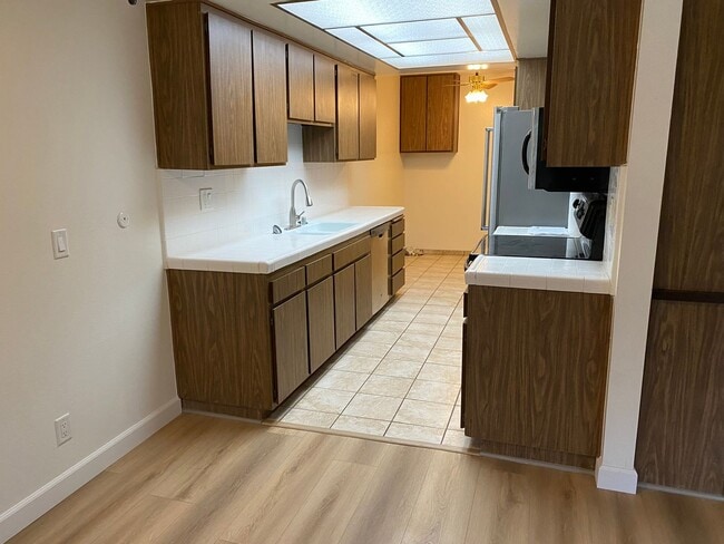 Building Photo - Beautiful Home  In Desirable Hollywood Area!