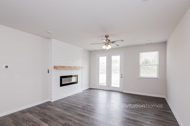 Foto del edificio - 4014 Weddington Pointe Dr