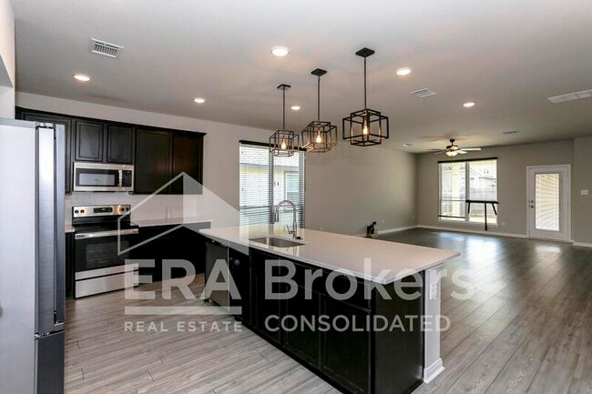 Building Photo - 6402 Golden Gate Dr