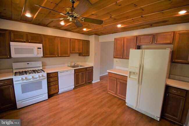 Foto del edificio - 8243 Cedar Landing Ct