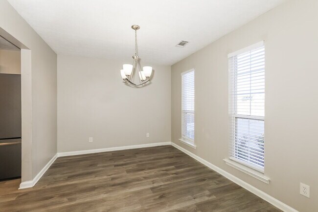 Foto del edificio - 1423 Buckingham Ct