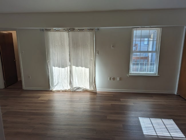 Foto del edificio - 77 Sandybrook Dr