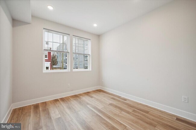 Building Photo - 614 N Pallas St