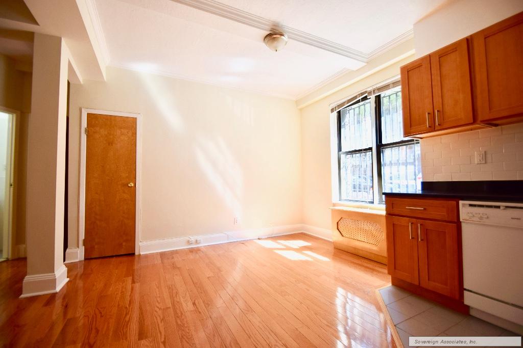Primary Photo - 115 W 71st St