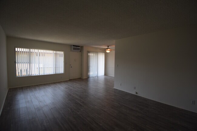 Building Photo - Woodman Court Apartments