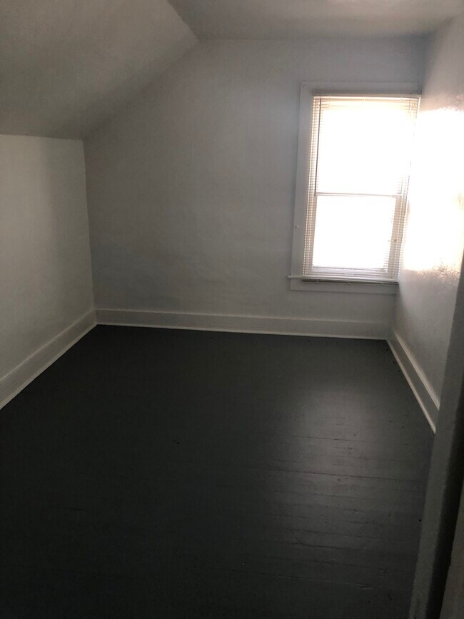Foto del edificio - 477 3rd Ave NE