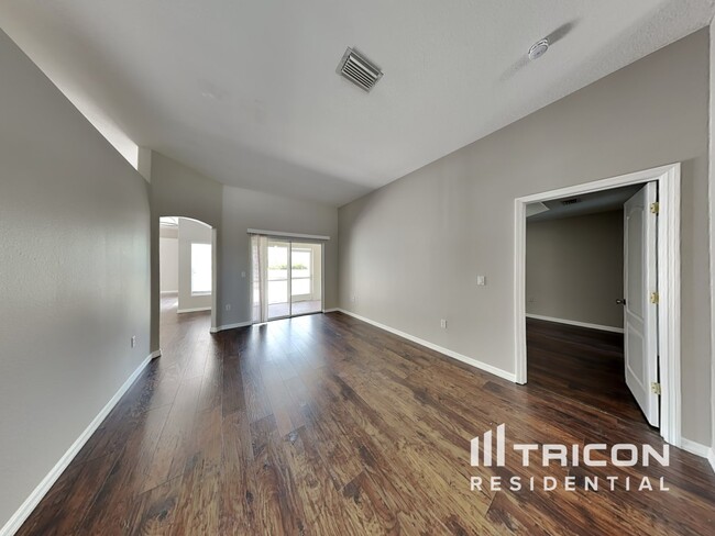 Building Photo - 4841 Post Pointe Dr