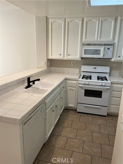 Building Photo - 6415 Seldon Way