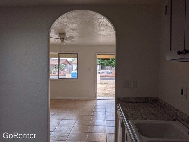 Building Photo - 3 br, 2 bath House - 2532 N 47th Dr