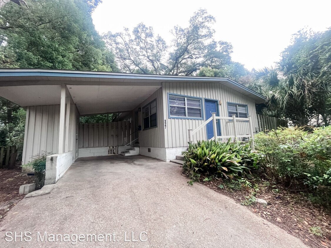 Foto principal - 3 br, 1 bath House - 227 Day Street