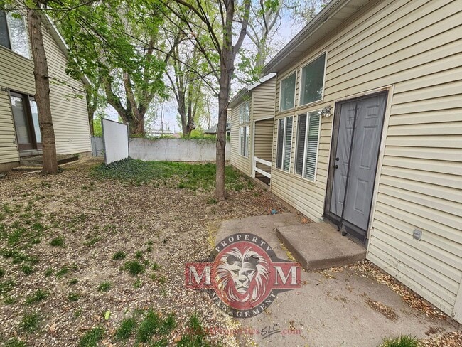Building Photo - Spacious 3 Bd 2.5 Bath Townhouse in Bountiful