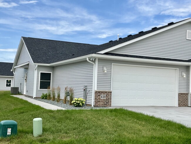 Building Photo - 123 Beacon Harbor Pky