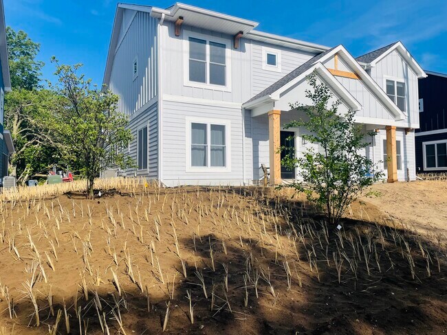 Building Photo - 508 S Lake Ave