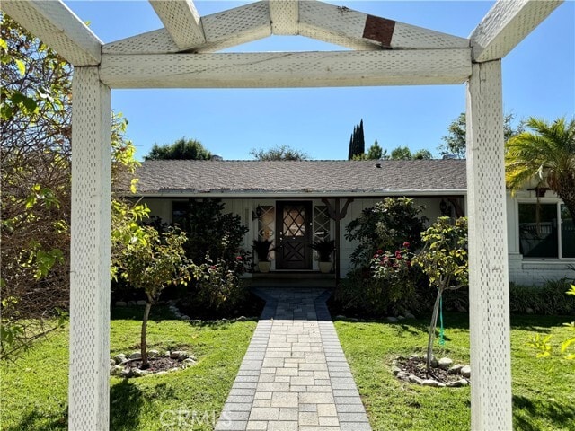 Foto del edificio - 22346 Burbank Blvd