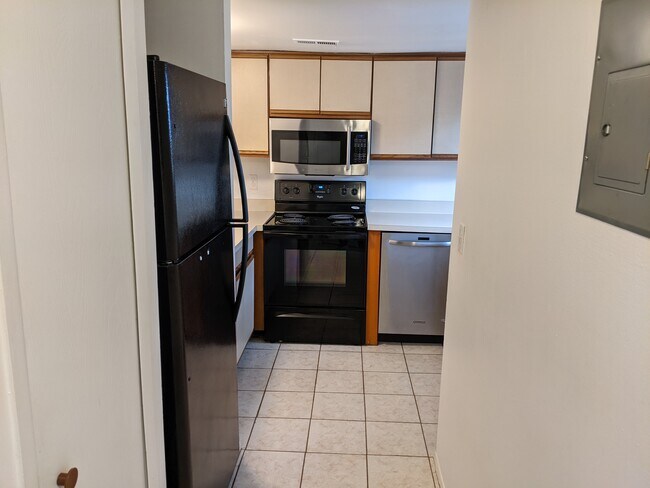 Building Photo - 275 Briarcrest Dr