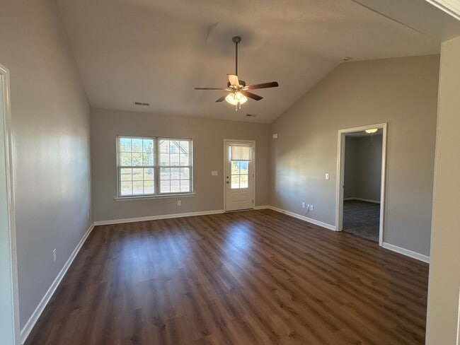 Building Photo - Charming Home in Scenic Fairfield Pointe