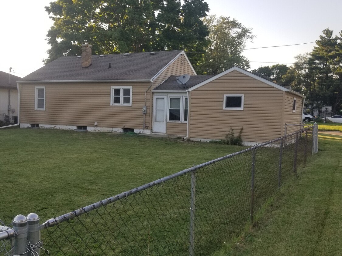 Primary Photo - 807 Sycamore Ln