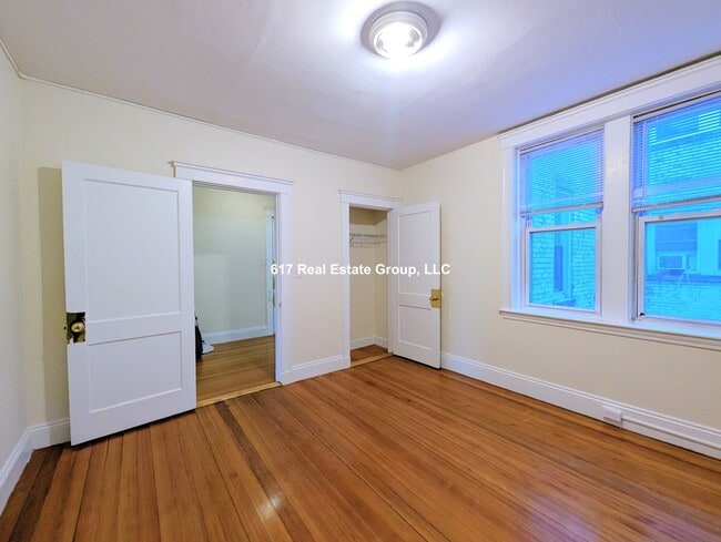 Building Photo - 520 Cambridge St