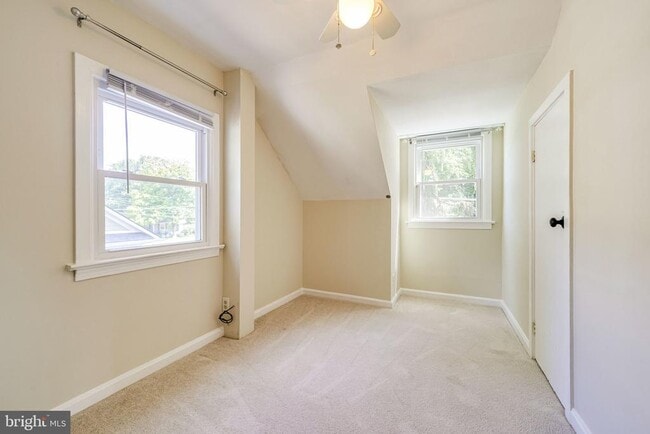 Building Photo - 4038 Maple St