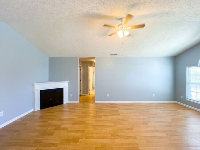 Photo - 4740 Kelvington Dr House