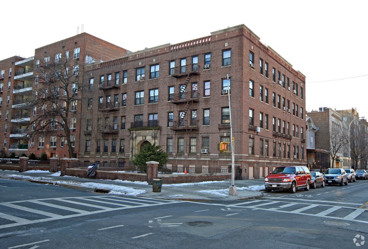 Building Photo - 106-114 Clarkson Ave
