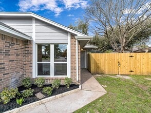 Building Photo - 9254 Autumnsong Dr