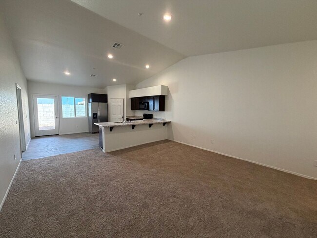 Foto del edificio - BRAND NEW TOWNHOME!