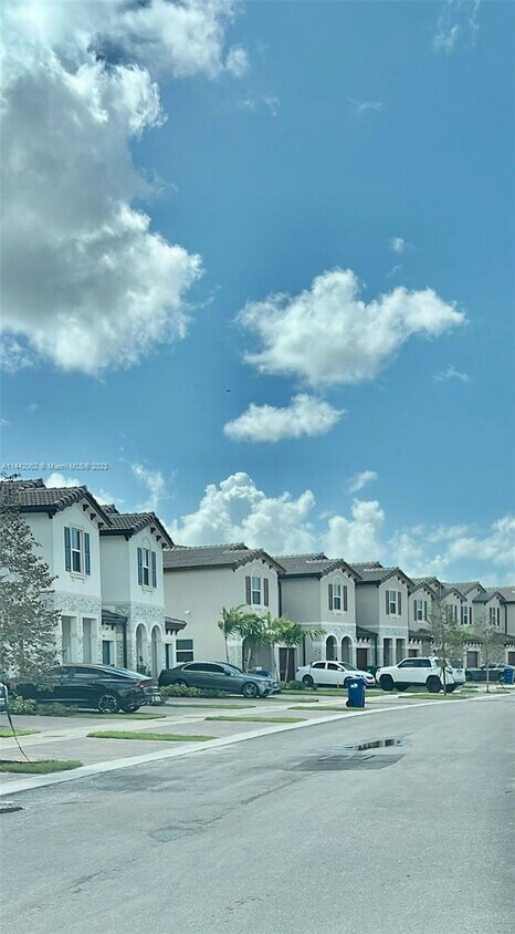 Foto principal - 12950 NW 23rd Pl