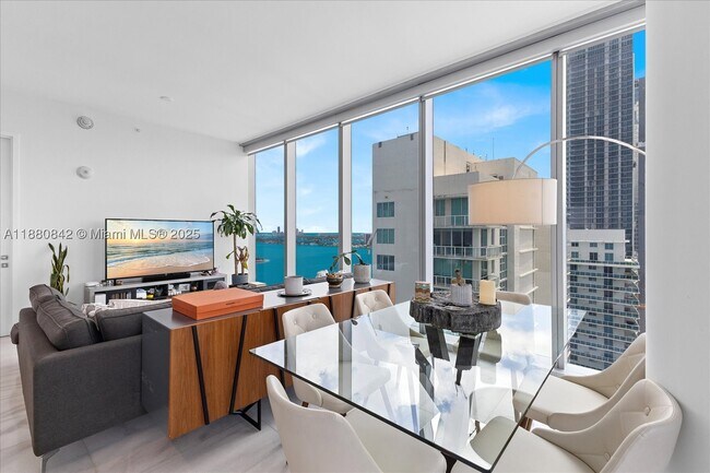 Foto del edificio - 700 NE 26th St