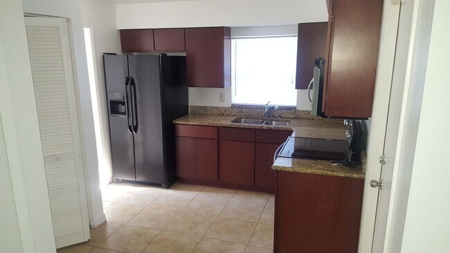 Foto del edificio - 7111 N 9th St