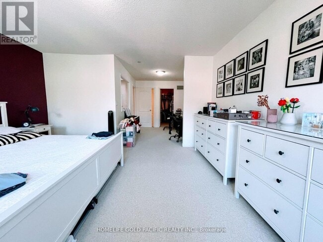 Building Photo - 28-1228 Sommerset Way
