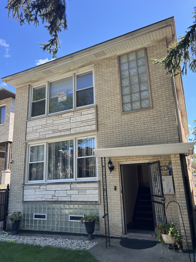 Foto del edificio - 5043 W Cornelia Ave