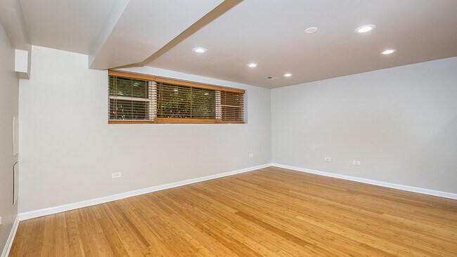 Foto del edificio - 6459 N Wayne Ave