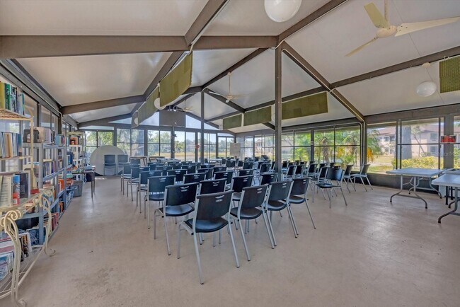 Foto del edificio - Oaks IV - RR203