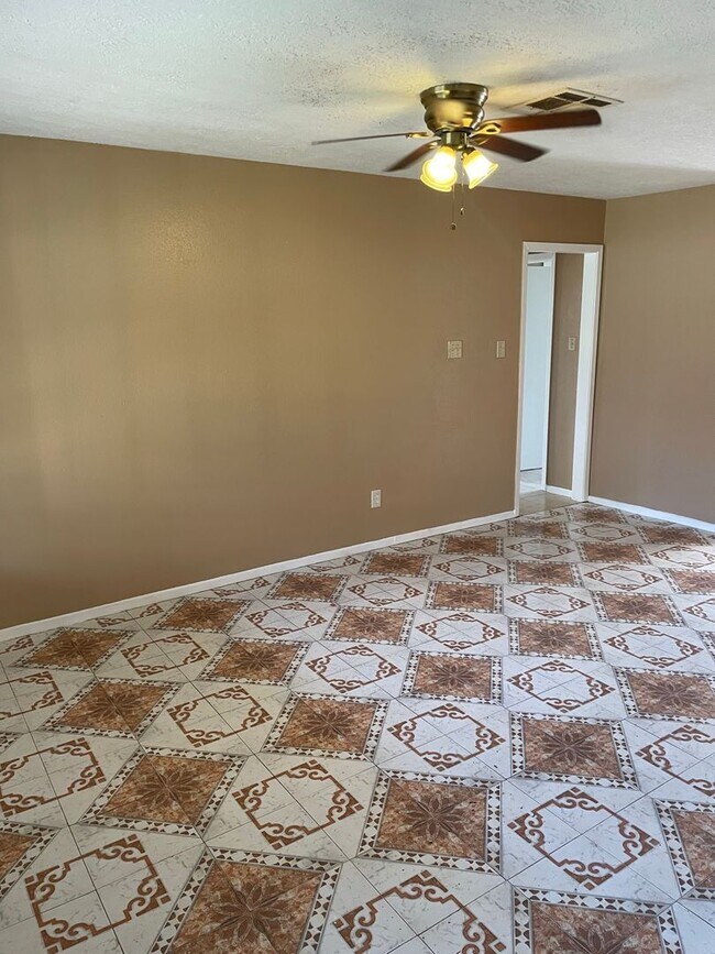 Building Photo - 4751 E Ridge Creek Dr