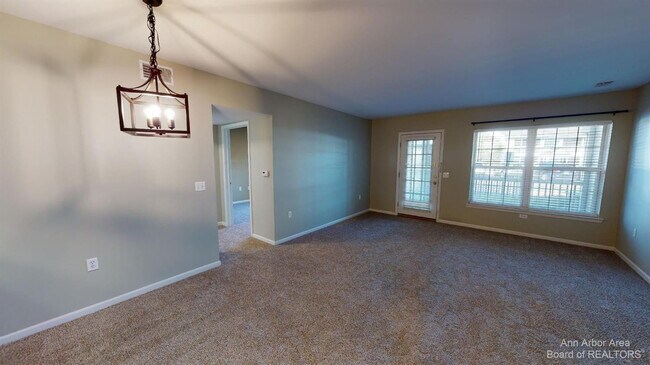 Building Photo - 2774 S Knightsbridge Cir