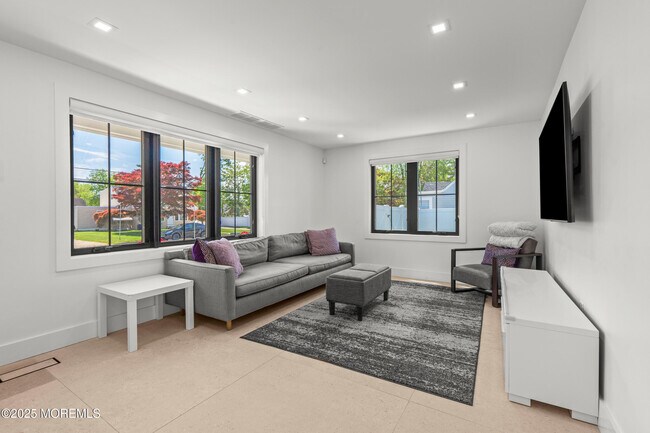 Foto del edificio - 325 Oakley Ave