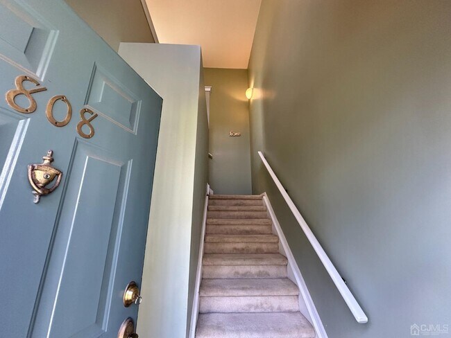 Foto del edificio - 808 Cypress Ln