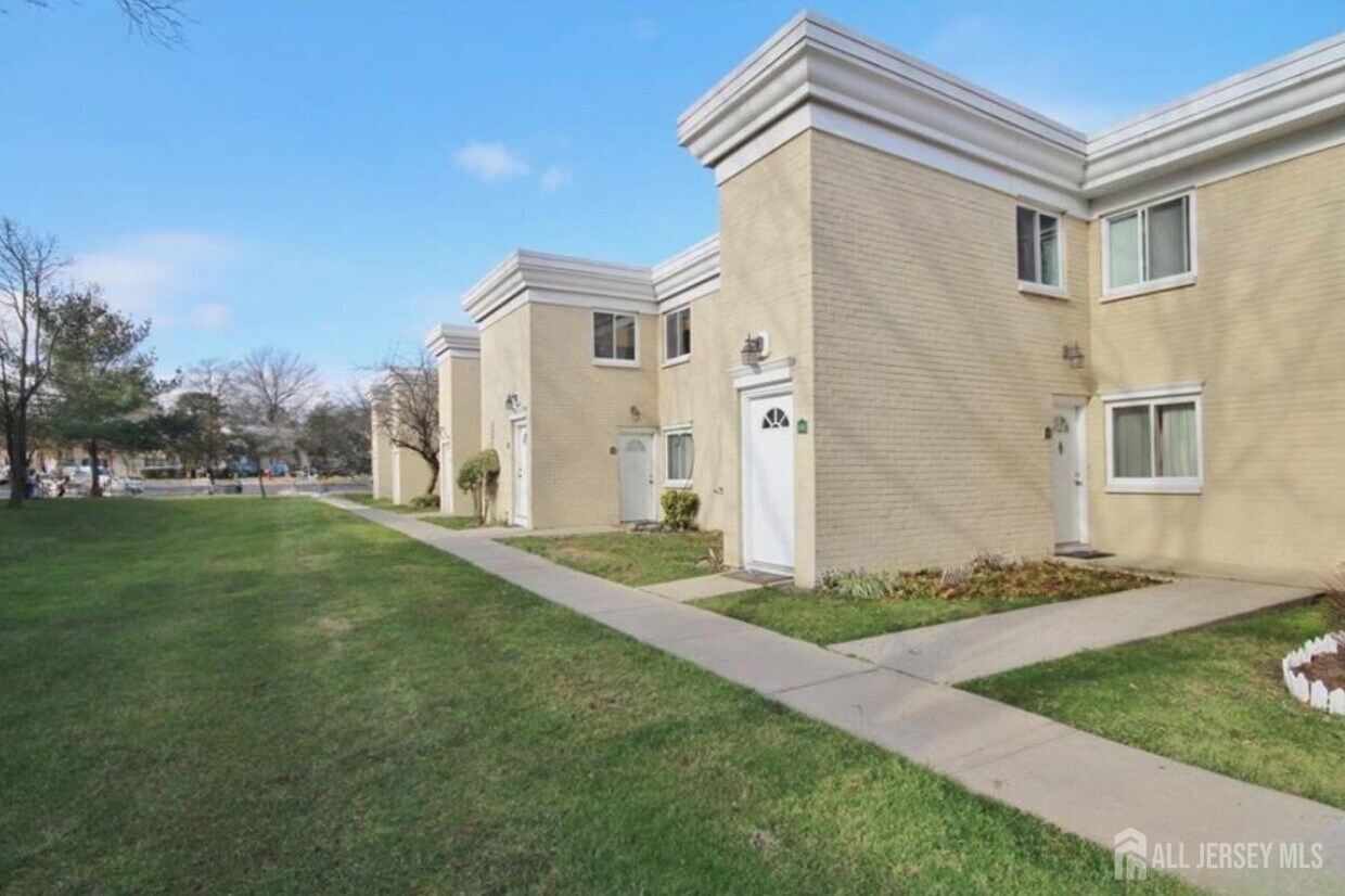 Primary Photo - 13 Lake Ave